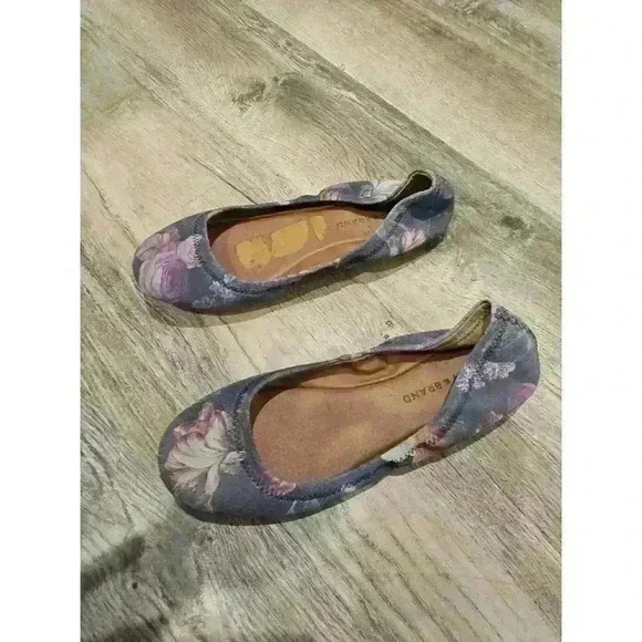 Lucky Brand Blue Floral Flats Size: 8m - Picture 4 of 4